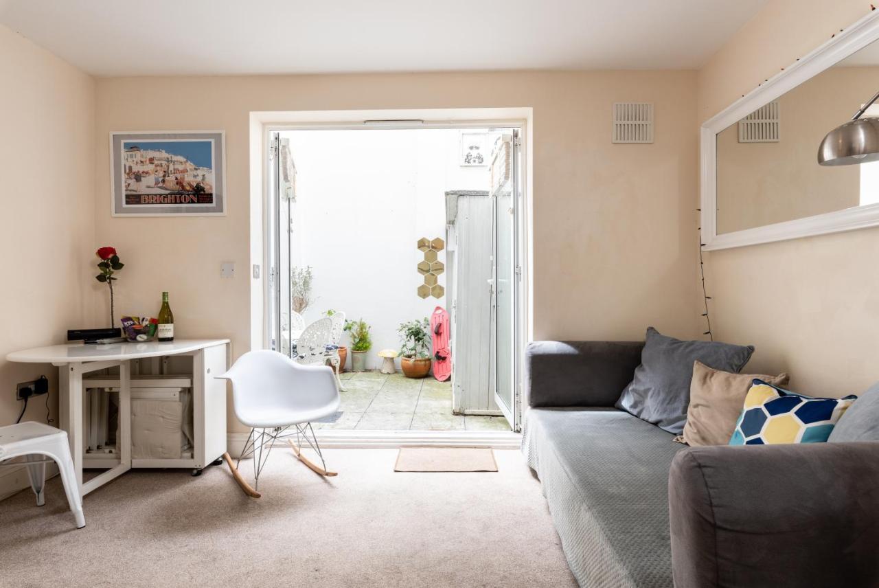 Little Brighton Beach Apartments - Also Separate Spa Cabin And Watersports Eksteriør bilde