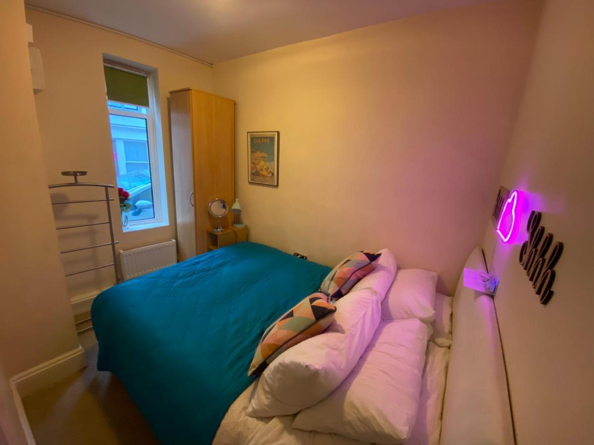 Little Brighton Beach Apartments - Also Separate Spa Cabin And Watersports Eksteriør bilde
