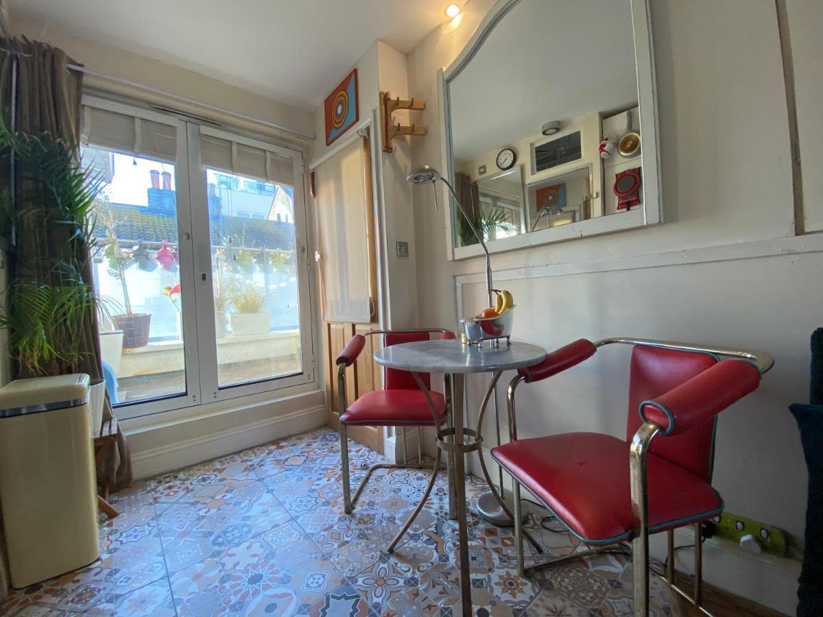 Little Brighton Beach Apartments - Also Separate Spa Cabin And Watersports Eksteriør bilde
