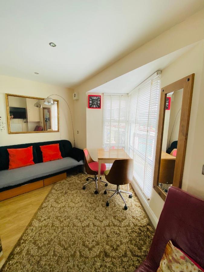 Little Brighton Beach Apartments - Also Separate Spa Cabin And Watersports Eksteriør bilde