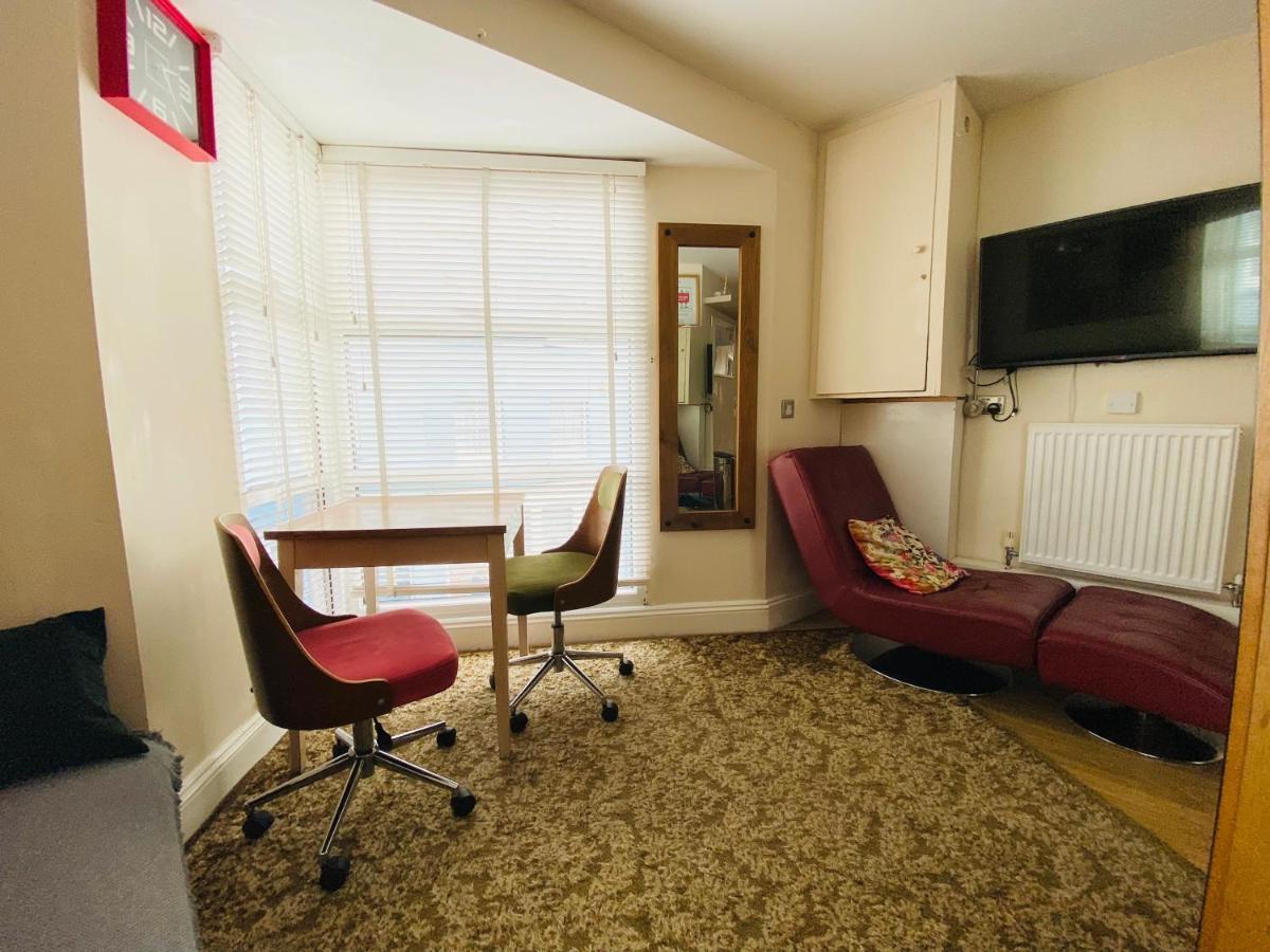 Little Brighton Beach Apartments - Also Separate Spa Cabin And Watersports Eksteriør bilde