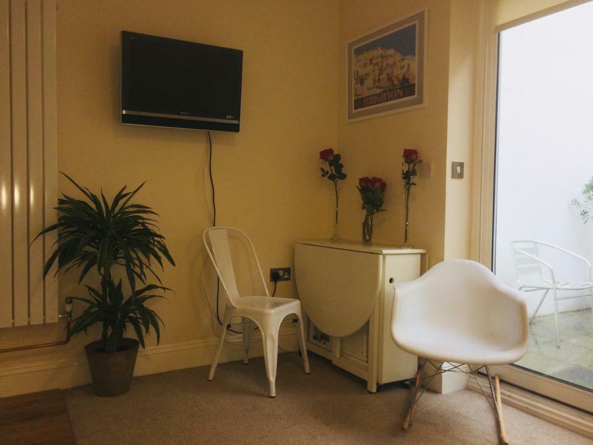 Little Brighton Beach Apartments - Also Separate Spa Cabin And Watersports Eksteriør bilde